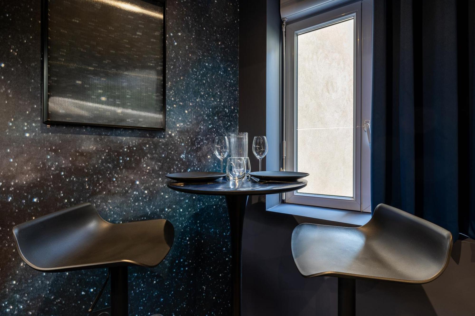 Galaxy La Tete Dans Les Etoiles Apartment Riom Luaran gambar