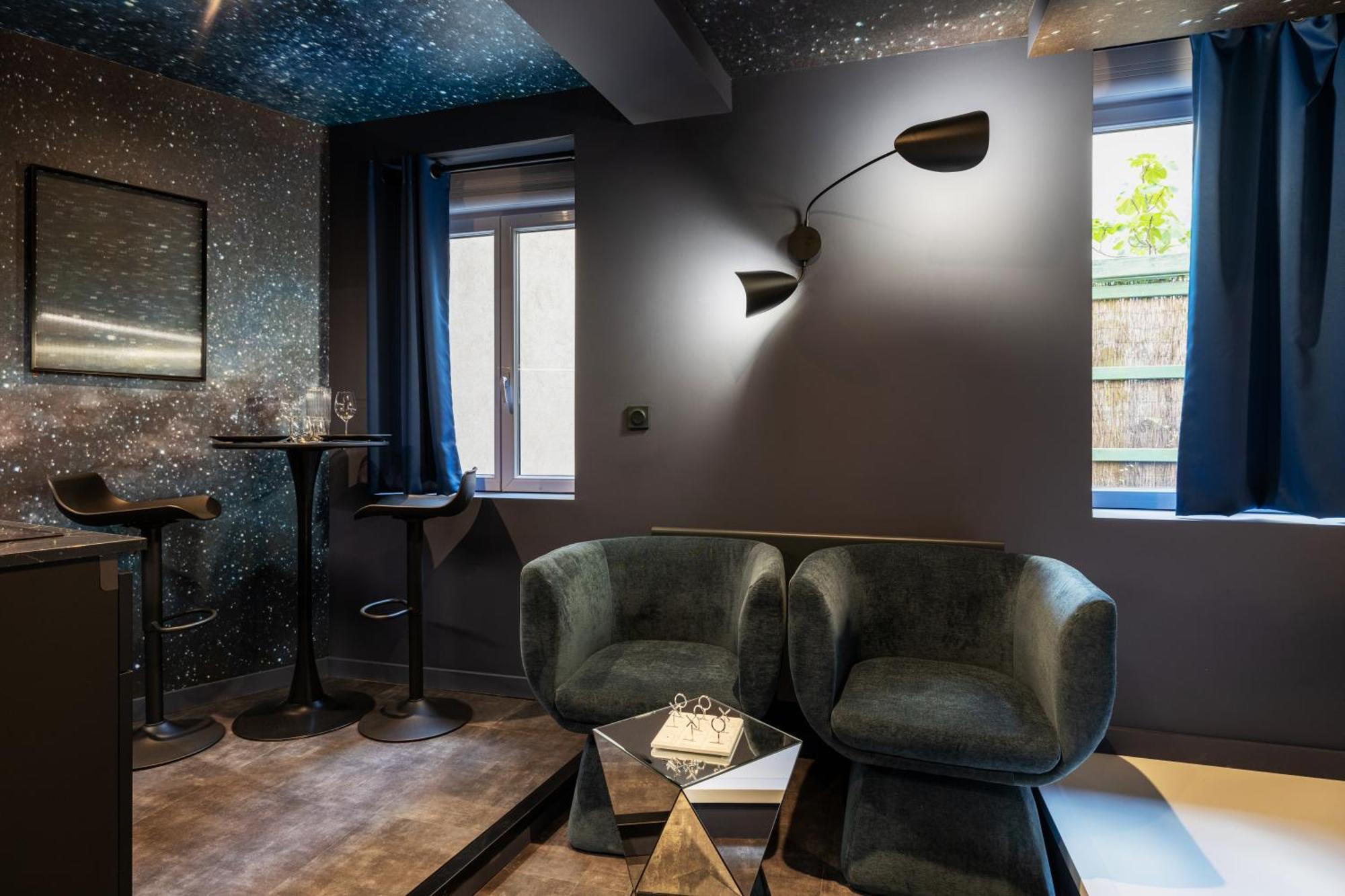 Galaxy La Tete Dans Les Etoiles Apartment Riom Luaran gambar