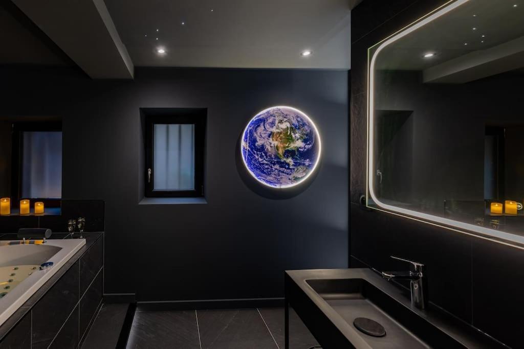 Galaxy La Tete Dans Les Etoiles Apartment Riom Luaran gambar