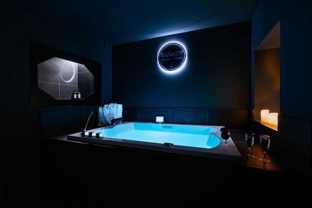 Galaxy La Tete Dans Les Etoiles Apartment Riom Luaran gambar