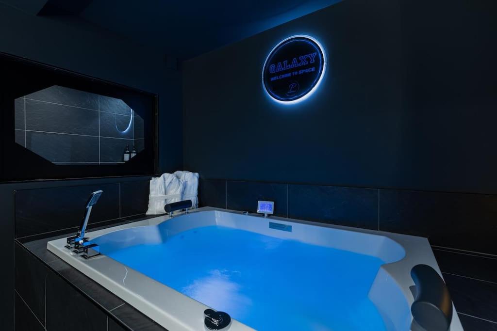 Galaxy La Tete Dans Les Etoiles Apartment Riom Luaran gambar