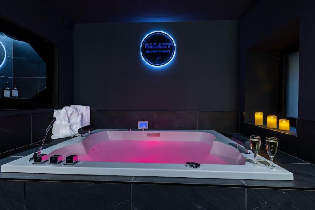Galaxy La Tete Dans Les Etoiles Apartment Riom Luaran gambar