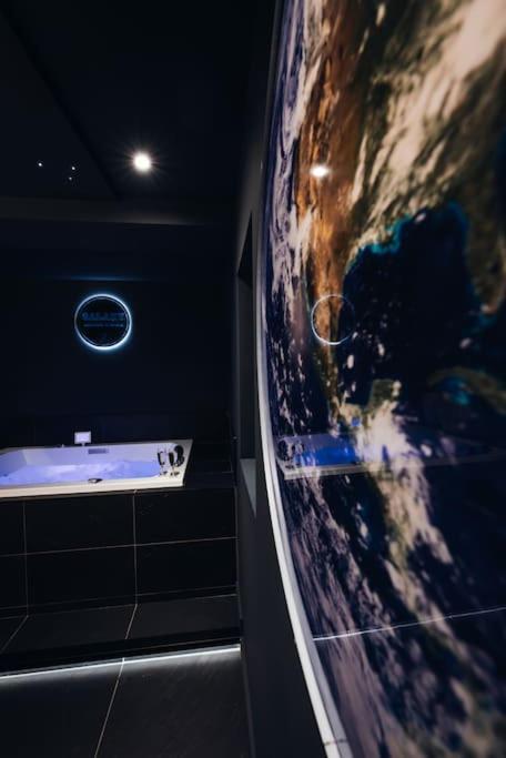 Galaxy La Tete Dans Les Etoiles Apartment Riom Luaran gambar